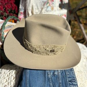 Chic Beige Women's Hat with Detailed Band